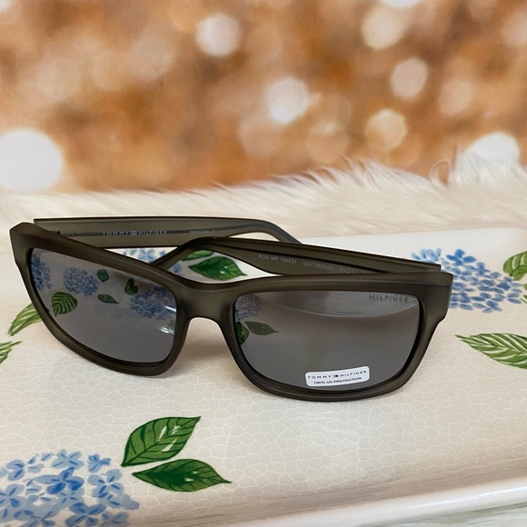 Tommy Hilfiger Woman’s Matte Black sunglasses - Picture 2 of 6